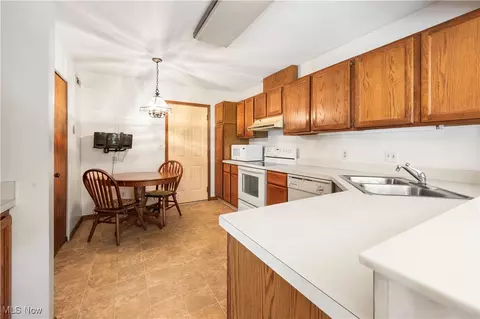 Kitchen - 4568 Avondale Blvd NW, Canton, OH 44708 photo 2 of 2