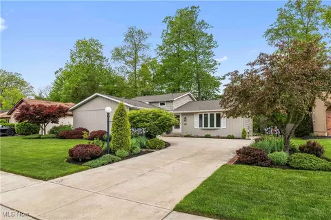 20474 Sandalwood Ln, Strongsville, OH 44149
