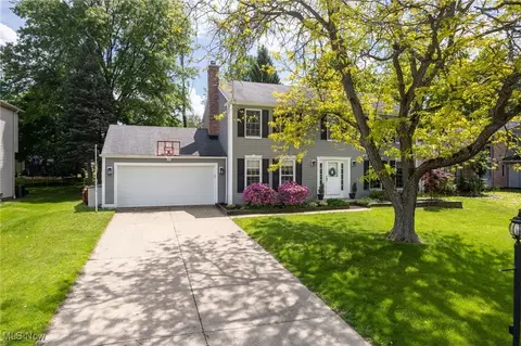 14185 Hastings Ct, Strongsville, OH 44136