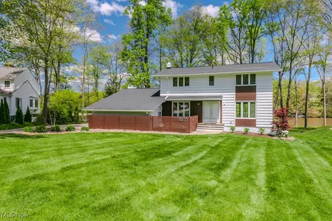 8733 Lake Forest Trl, Chagrin Falls, OH 44023
