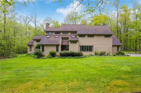 8880 Galloway Trl, Novelty, OH 44072