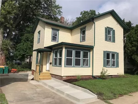 566 N Walnut St, Wooster, OH 44691