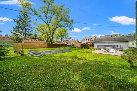Exterior - 261 E 214th St, Euclid, OH 44123 photo 7 of 7