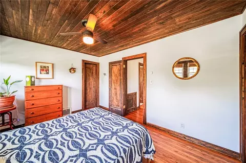 Bedroom - 261 E 214th St, Euclid, OH 44123 photo 4 of 4