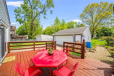 Exterior - 261 E 214th St, Euclid, OH 44123 photo 3 of 7