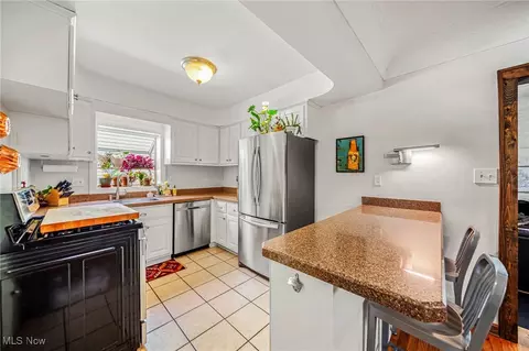 Kitchen - 261 E 214th St, Euclid, OH 44123 photo 1 of 2
