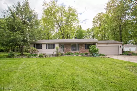 38 Springwood Rd, Northfield Center, OH 44067