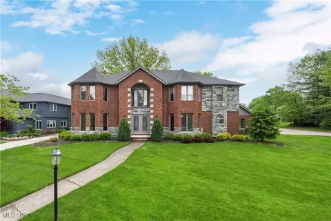 14931 Regency Dr, Strongsville, OH 44149
