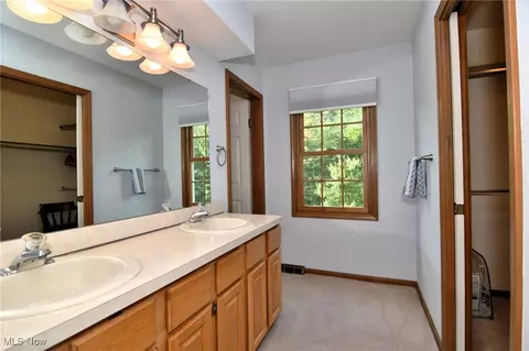 Bath - 34700 Ada Dr, Solon, OH 44139 photo 2 of 5