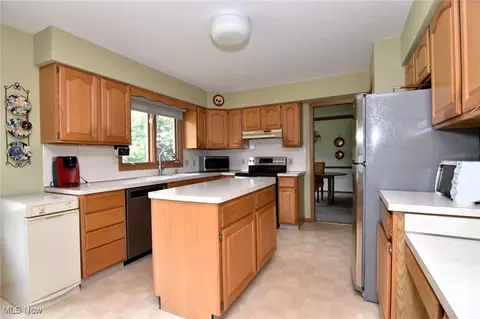Kitchen - 34700 Ada Dr, Solon, OH 44139 photo 3 of 4