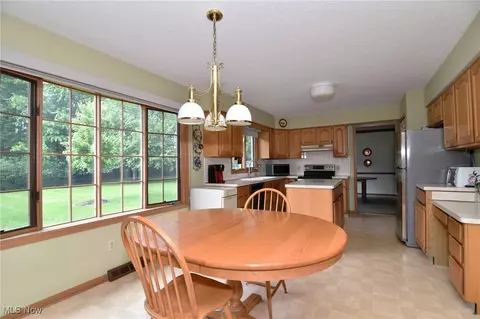 Kitchen - 34700 Ada Dr, Solon, OH 44139 photo 4 of 4