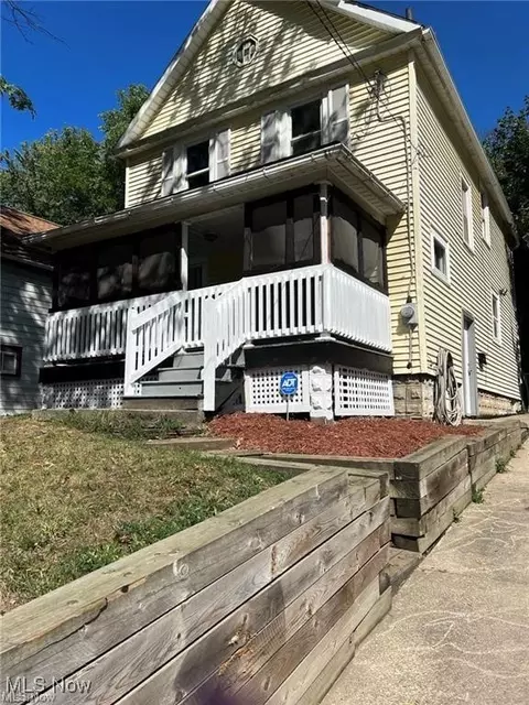 27 Emerling Ave, Akron, OH 44301