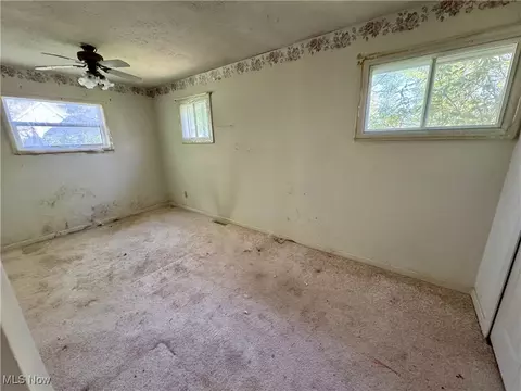 Bedroom - 1464 Mohawk Dr, Madison, OH 44057 photo 5 of 5