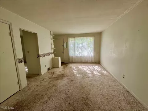 Living - 1464 Mohawk Dr, Madison, OH 44057 photo 1 of 2