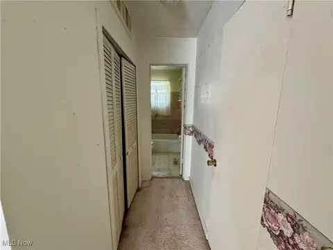 Entry Way - 1464 Mohawk Dr, Madison, OH 44057 photo 1 of 1