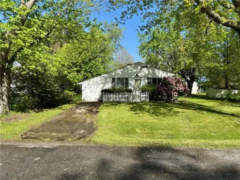 1464 Mohawk Dr, Madison, OH 44057