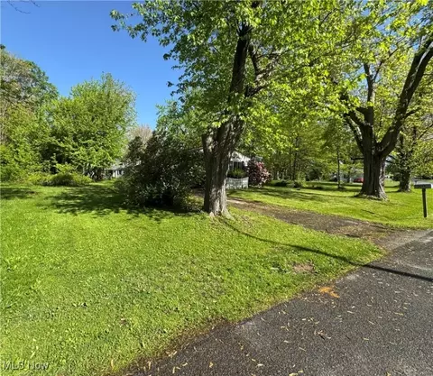 Exterior - 1464 Mohawk Dr, Madison, OH 44057 photo 4 of 6