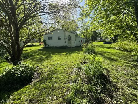 Exterior - 1464 Mohawk Dr, Madison, OH 44057 photo 5 of 6