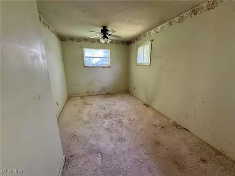 Bedroom - 1464 Mohawk Dr, Madison, OH 44057 photo 4 of 5