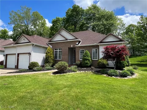 1242 Glenoak Dr, Tallmadge, OH 44278