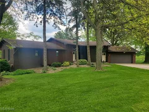 9651 Skyway Dr, Wadsworth, OH 44281