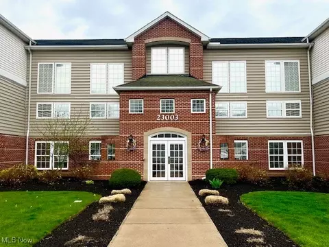 23003 Chandlers Ln #219, Olmsted Falls, OH 44138