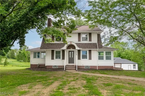 3144 Waynesburg Dr SE, Canton, OH 44707