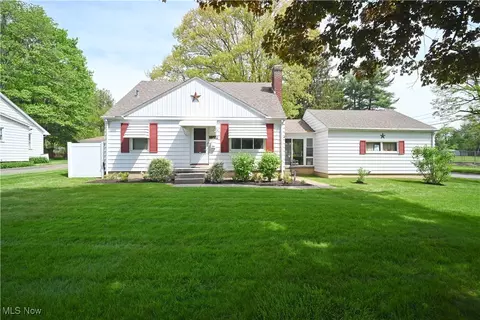 1706 Mccollum Rd, Youngstown, OH 44509