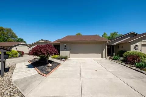 22146 Meadownorth Ct, Strongsville, OH 44149