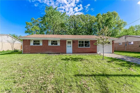 4706 Mapleview Dr, Vermilion, OH 44089