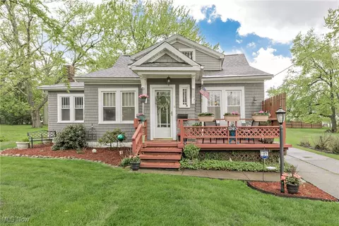 1240 Elmwood Rd, Mayfield Heights, OH 44124