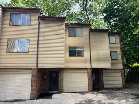 2153 Penguin Ave, Akron, OH 44319
