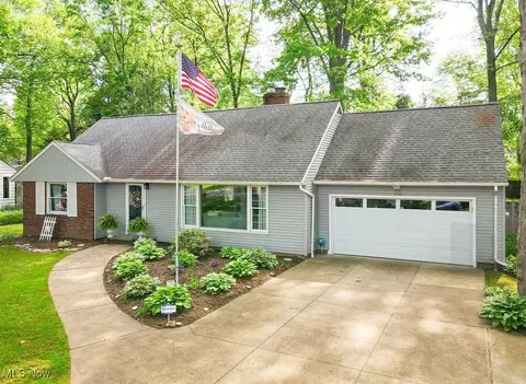8159 Cherry Ln, Northfield Center, OH 44067