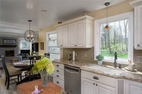 6352 Creekside Trl, Solon, OH 44139 photo 14