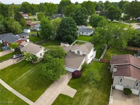 2793 Sand Run Pkwy, Fairlawn, OH 44333