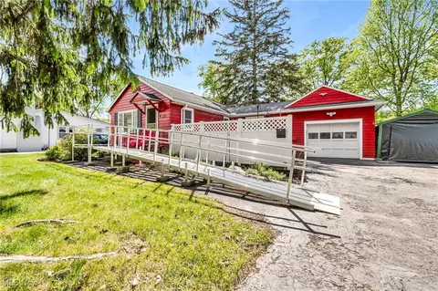 230 Sunset Rd, Avon Lake, OH 44012