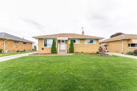 4713 Forest Edge Dr, Brooklyn, OH 44144