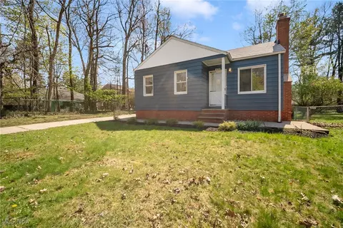 1030 Keystone Dr, Cleveland Heights, OH 44121