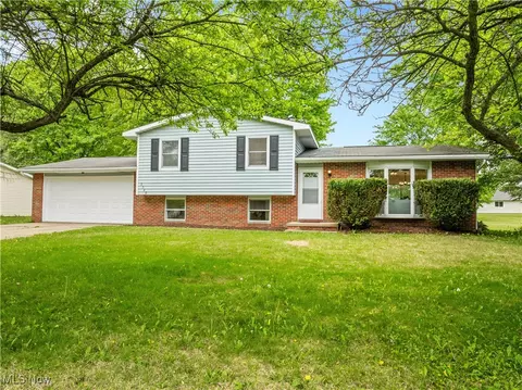 2345 Zircon St NE, Canton, OH 44721