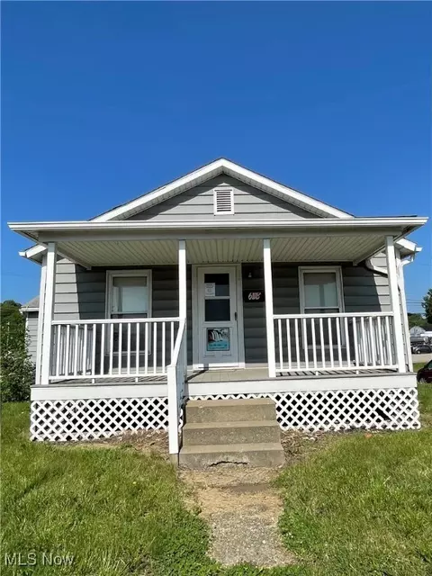 623 S 2nd St, Coshocton, OH 43812