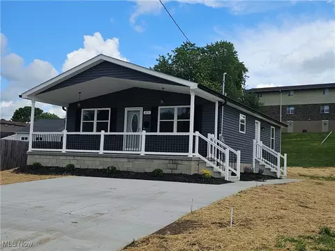 613 21st St, Vienna, WV 26105