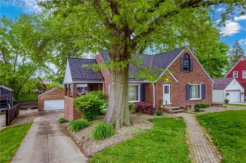 6319 E Pleasant Valley Rd, Independence, OH 44131 photo 2