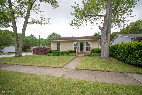 142 Marion Ave, Mogadore, OH 44260