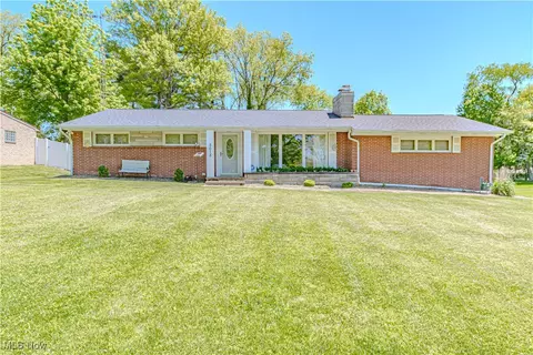 5618 Patricia Ave NW, North Canton, OH 44720