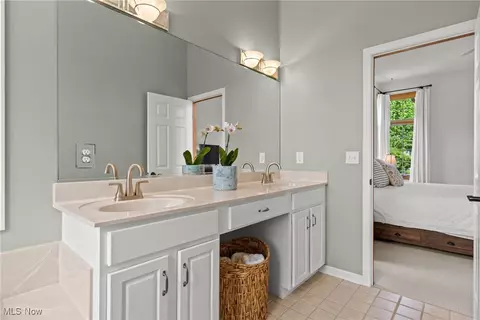 Bath - 4012 Stonebridge Blvd, Copley, OH 44321 photo 4 of 5