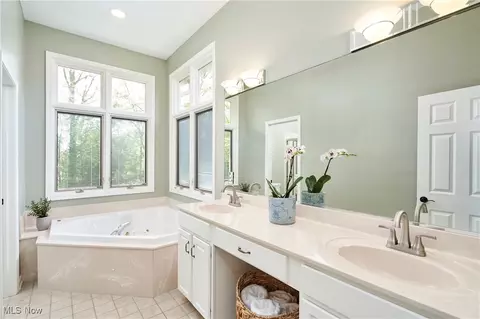 Bath - 4012 Stonebridge Blvd, Copley, OH 44321 photo 2 of 5