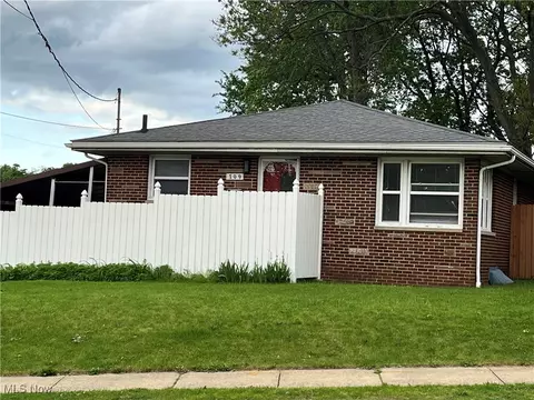 709 Dan St, Akron, OH 44310 photo 1