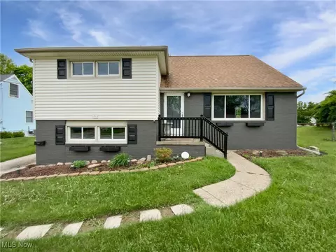 1208 Clinton Ave SE, North Canton, OH 44720