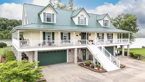 1015 Blennerhassett Ave, Belpre, OH 45714