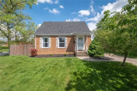 225 Longfellow St, Elyria, OH 44035